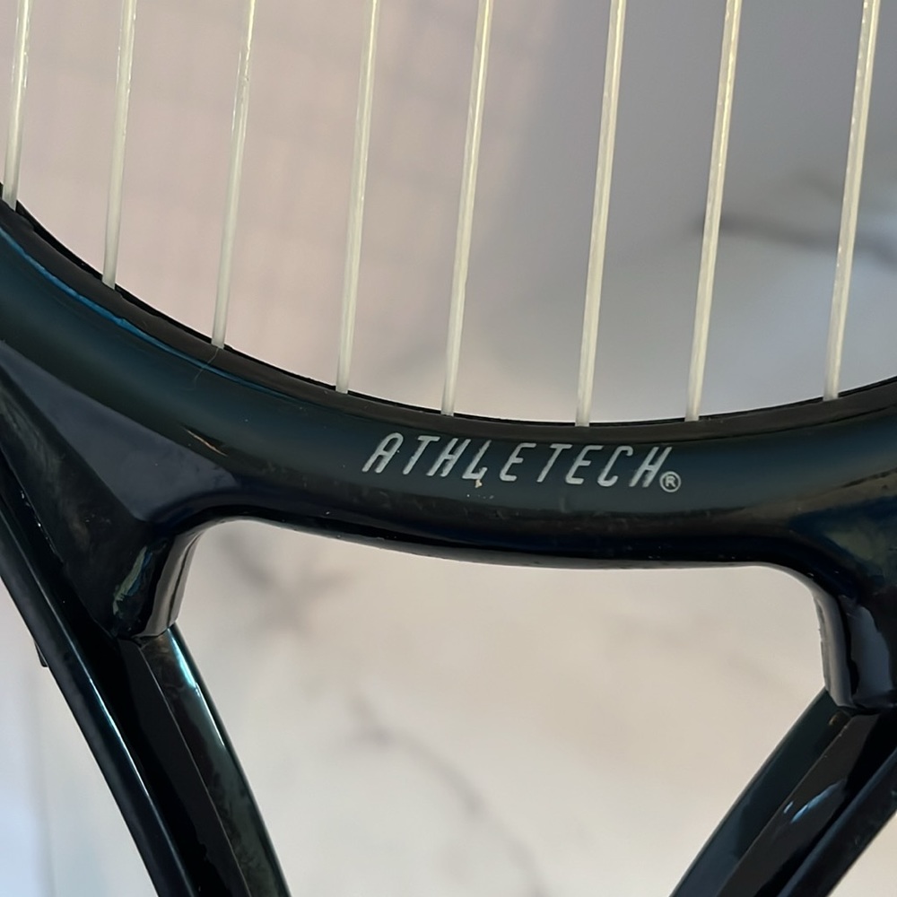 Tennis racket - Picture 2 of 5